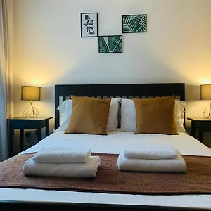 Apartment Unique 2 Bedroom In London/ Excel / Olympic Close To Line Tube Station With Gated Parking Space