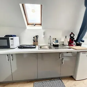 https://station-173-e-bruxelles-charleroi-airport.hotelsghent.com
