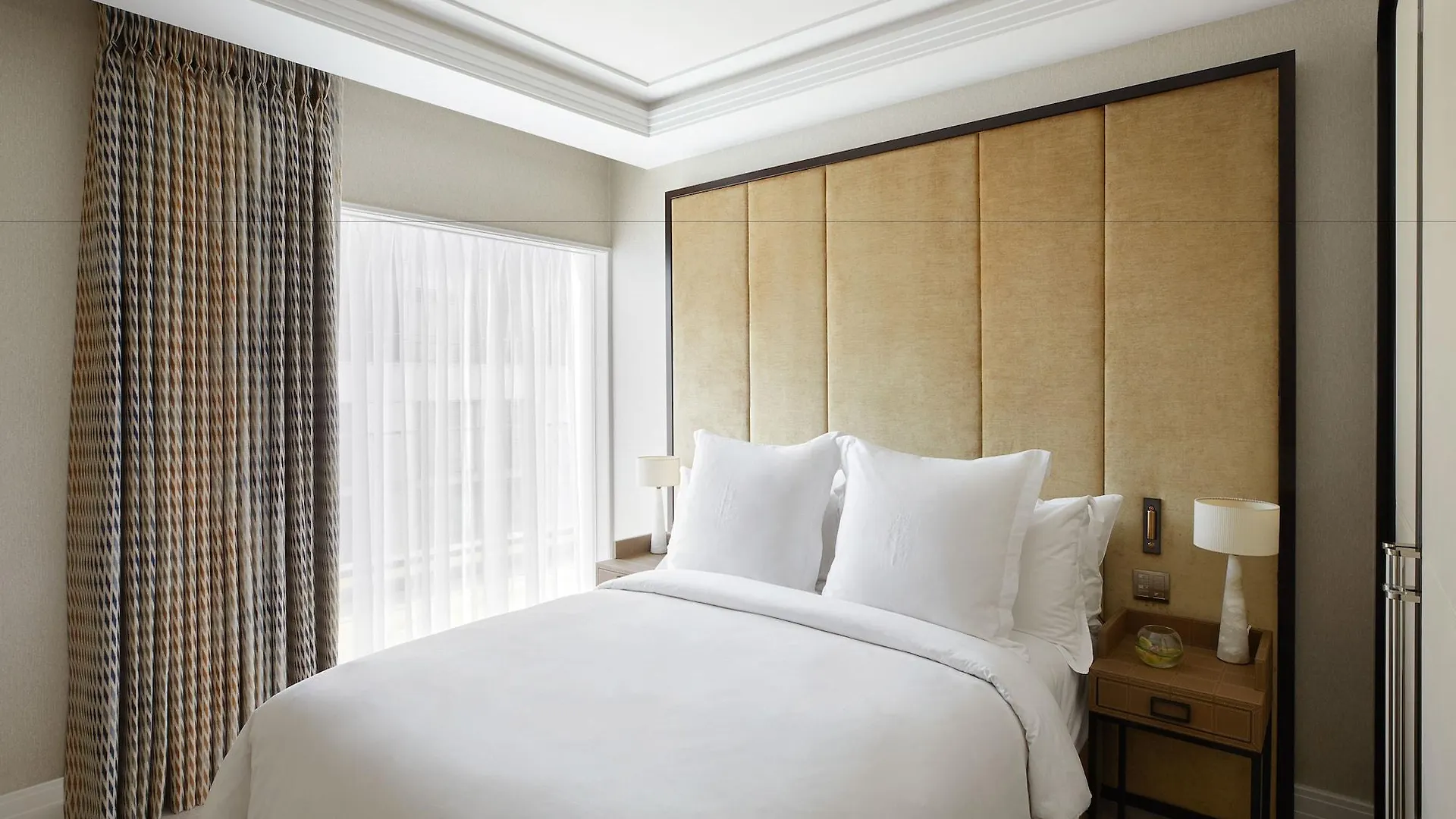 Four Seasons Hotel London At Tower Bridge
